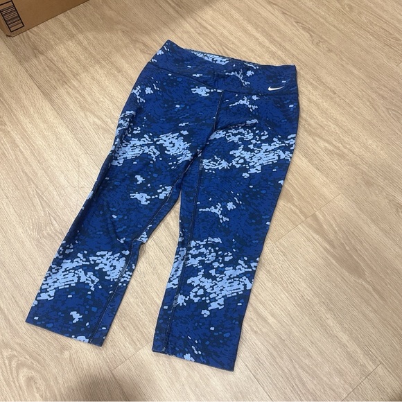 Nike Blue and White Patterned Leggings - Picture 1 of 2